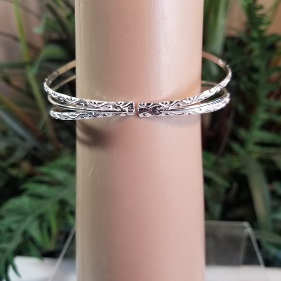 ELEGANT BRACELET NWOT - Picture 9 of 9